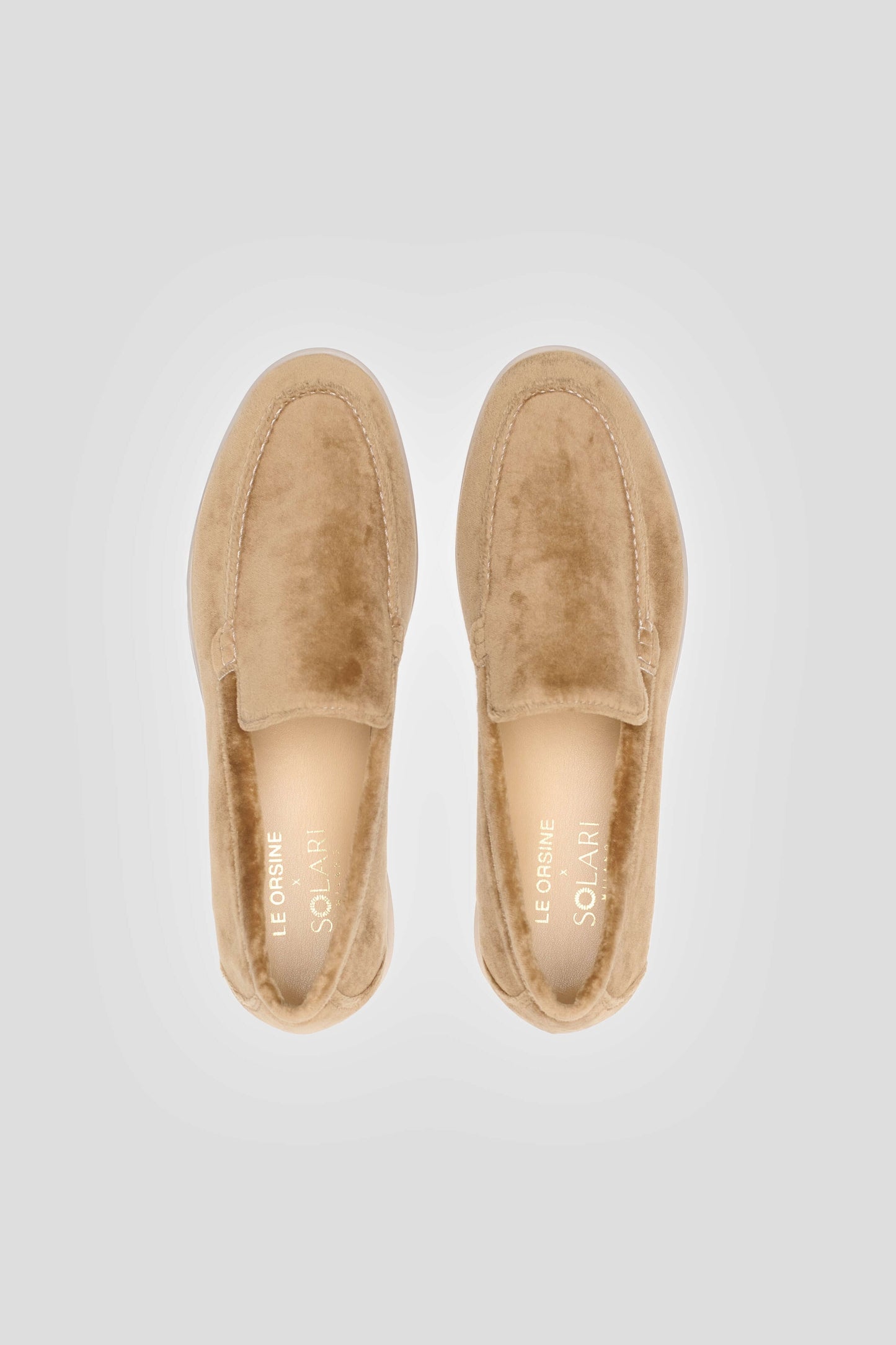 Mocassini Vegani in Velluto Tortora: scarpe comode in velluto di cotone vegano, eccentriche ma formali.