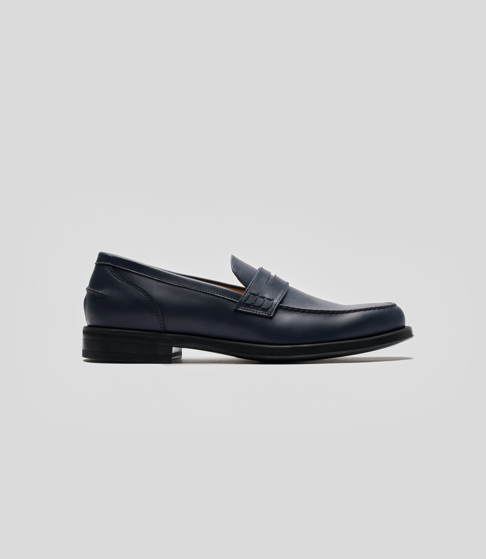 Vegan Loafer - Man, stylish navy shoe featuring blake construction and U-shaped stitched pattern.