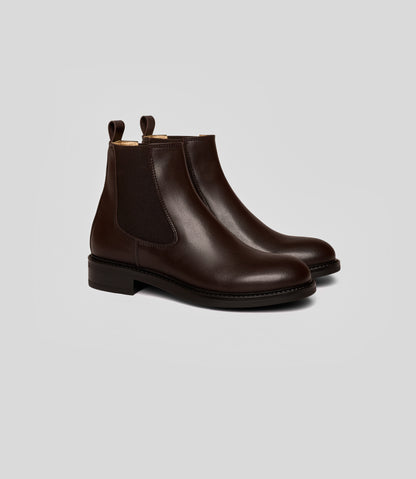 Vegan Chelsea boots - Woman in dark brown, perfect for formal and casual occasions with elegant design.