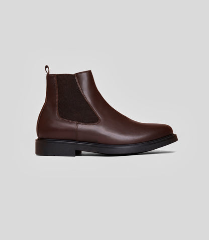 Vegan Chelsea Boot - Men in brown, showcasing a sleek design with elastic side panels and a durable sole.