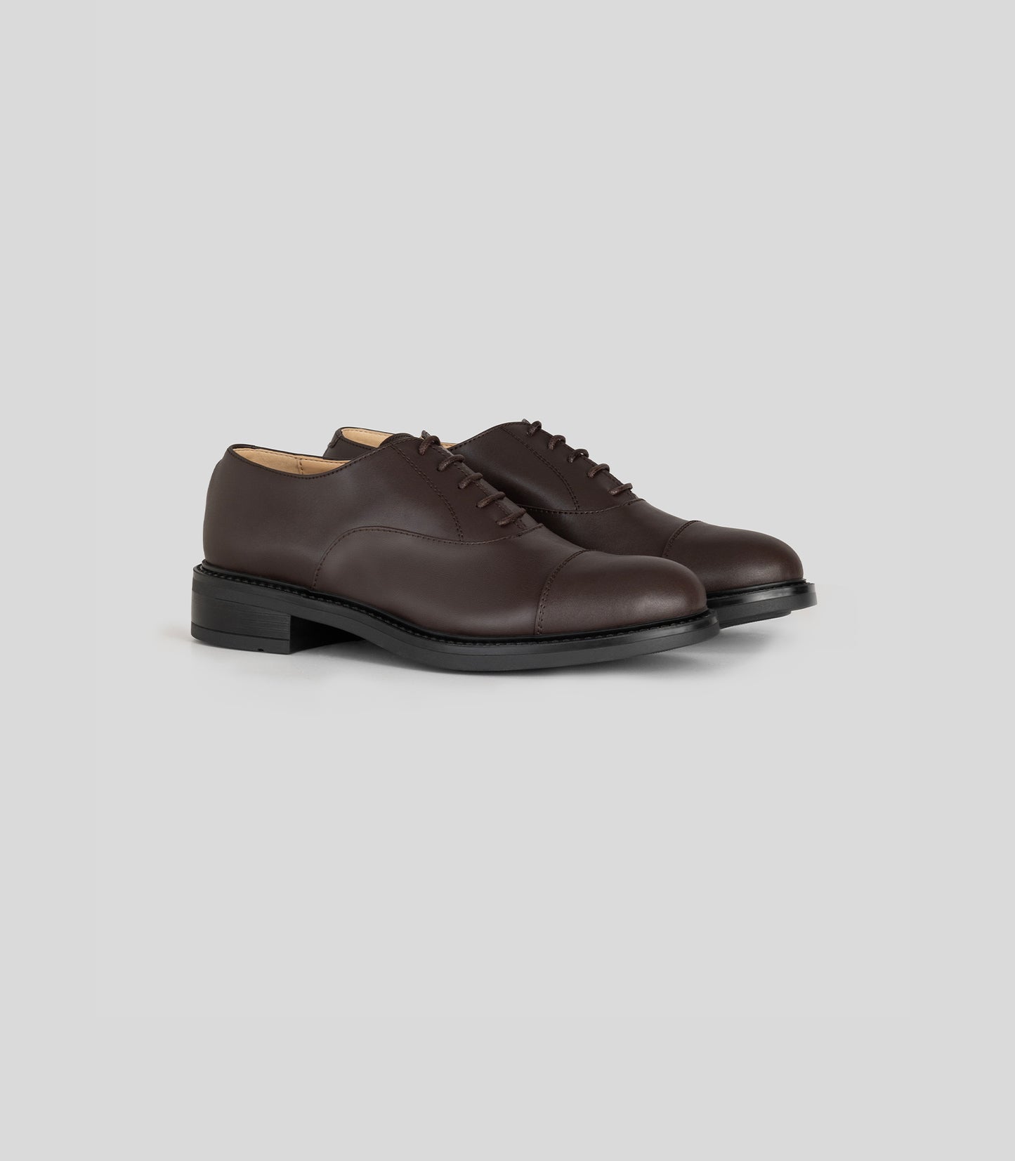 Vegan Oxford - Woman stylish lace-up shoes in brown leather with Blake Construction.
