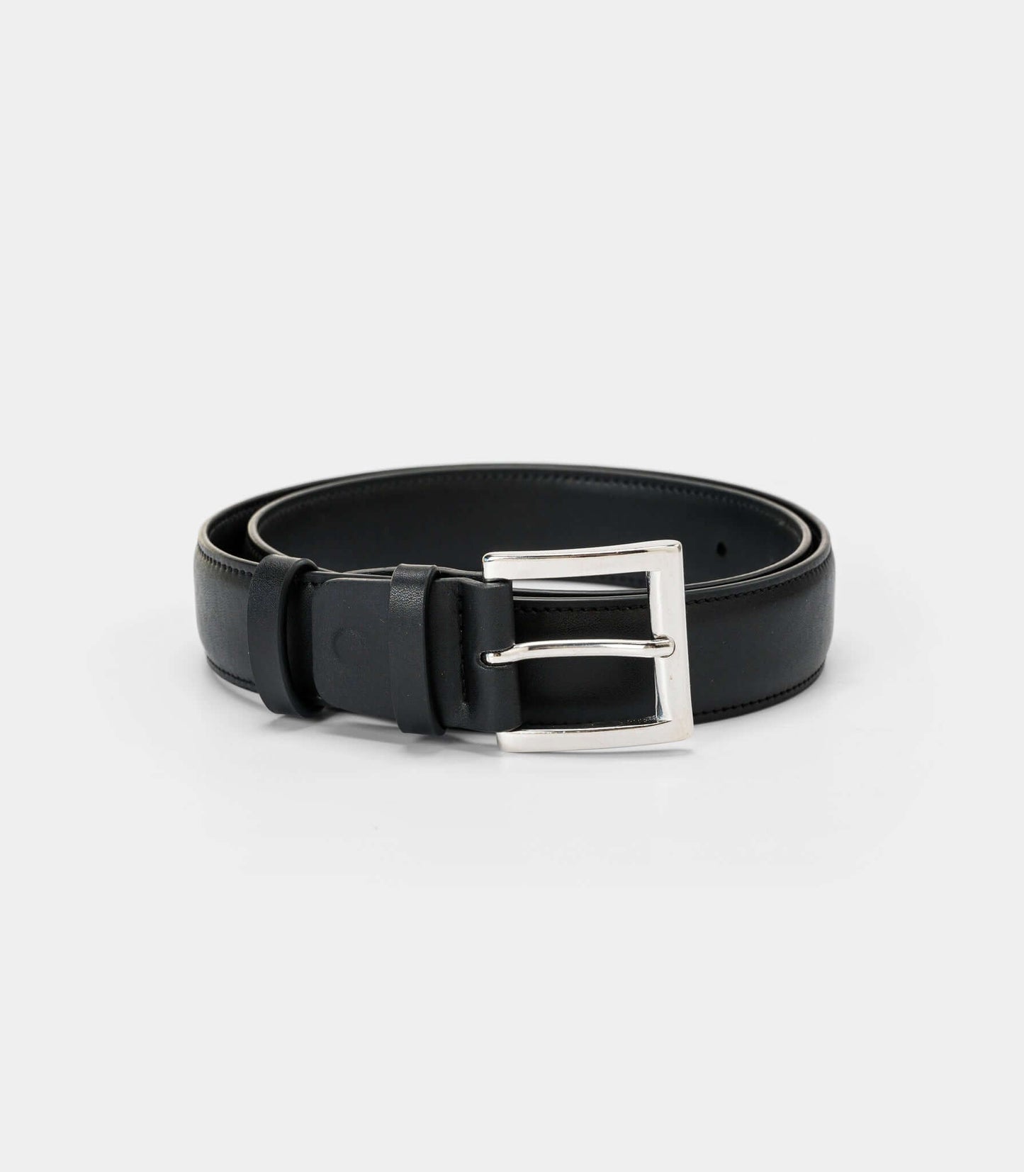 Cintura Classica Vegana - Nero con una fibbia argentata elegante, perfetta per eventi formali.