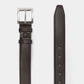 Cintura Classica Vegana – Marrone Scuro, elegante cintura in eco-pelle con fibbia argento.