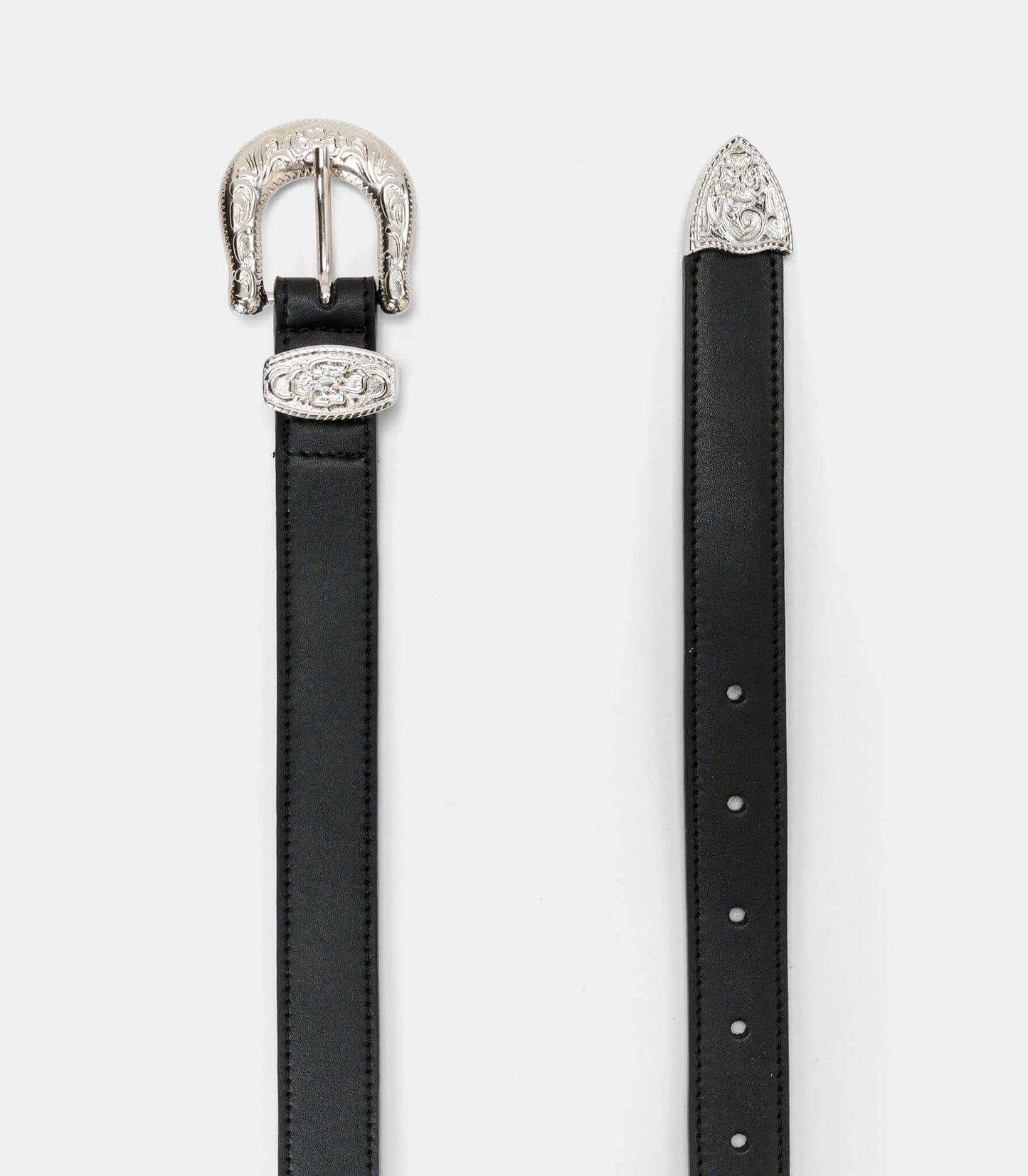 Cintura Vegana Donna con Fibbia Rock - Nera, cinturino in pelle nera con fibbia decorativa argentata.