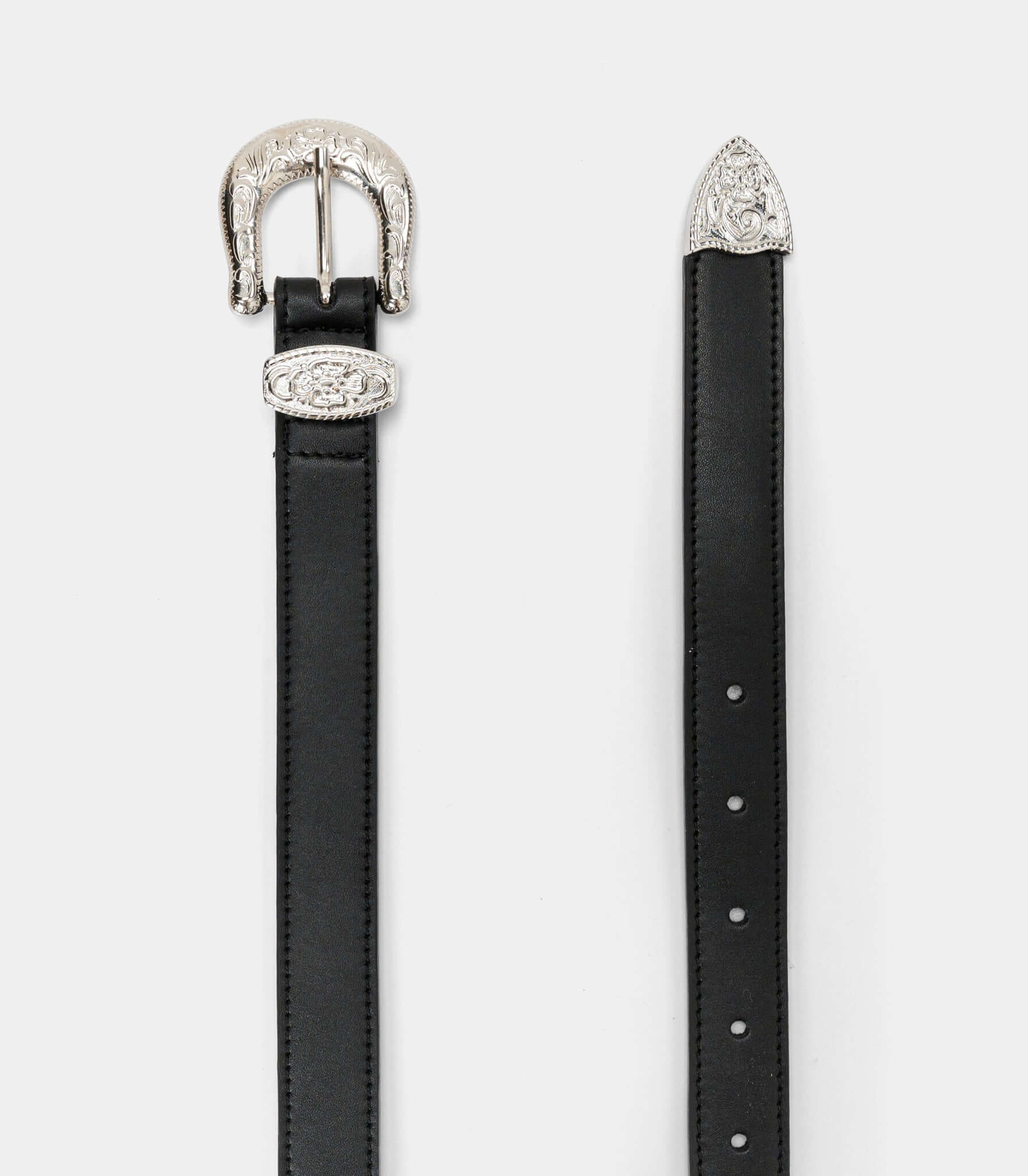 Cintura Vegana Donna con Fibbia Rock - Nera, cinturino in pelle nera con fibbia decorativa argentata.
